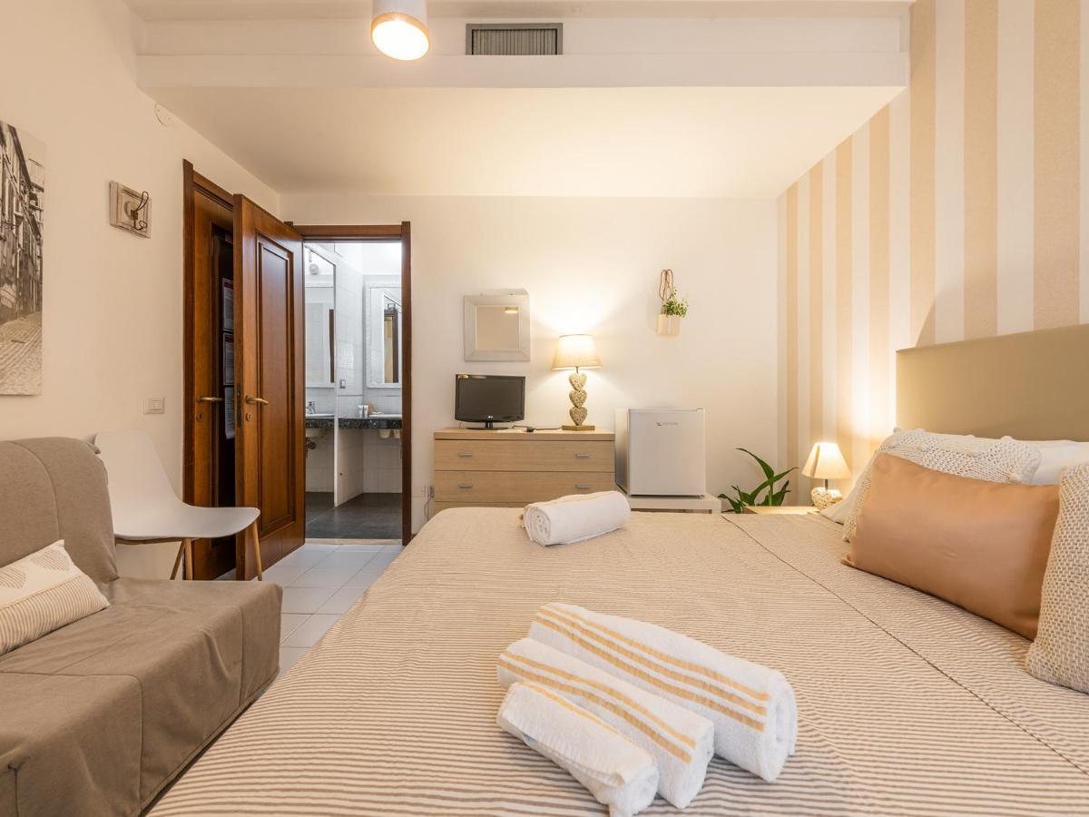 Villa Vaghi Rooms Кальяри Экстерьер фото